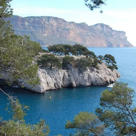 アパート Calanque カシ