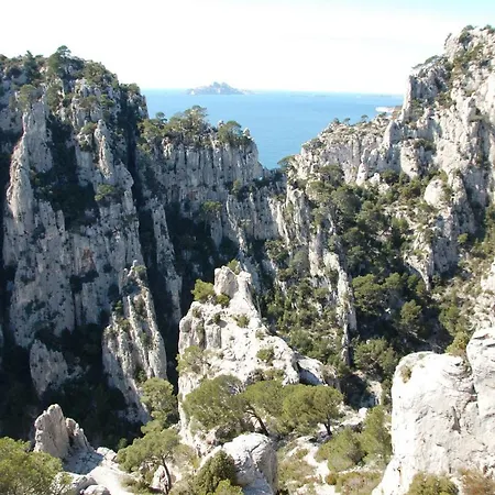 アパート Calanque カシ